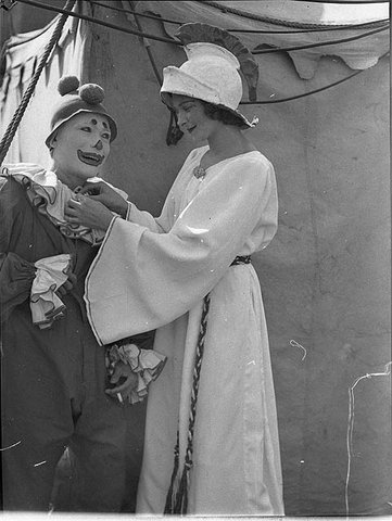 Wirth Circus parade (Lord Mayor's Fund), 1941 - Sam Hood