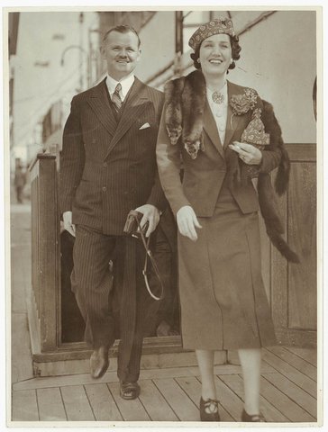 Mr and Mrs Lawrence Tibbett arrive in Sydney, 1938 - Sam Hood