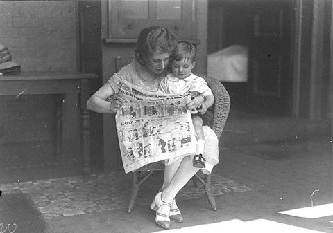 Musical comedy star Dorothy Brunton reading Sid Nicholl's Fashion-plate Fanny in the children's section of The Sun newspaper with a small boy at St. Margaret's Hospital, Sydney, January 1925 - Sam