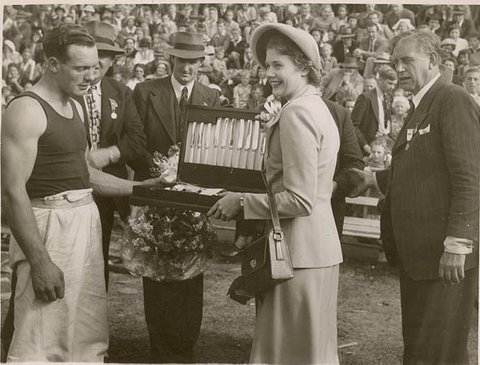 Woodchopper wins canteen of cutlery, Royal Easter Show, Sydney, 1951-1952 - Sam Hood, 1951–52
