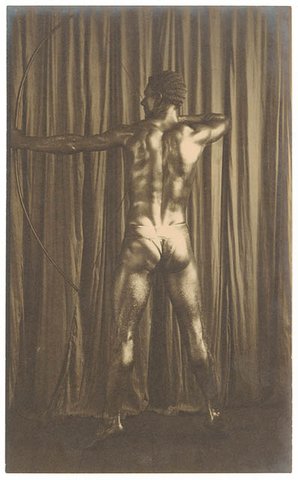 "Gold" model (in a theatre, Sydney, 1930s) - Sam Hood, c. 1930