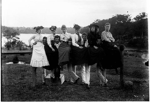 Couples from the Royal Comic Opera Company show "Many Friends", Sydney, early 1900s - Albert J. Perier