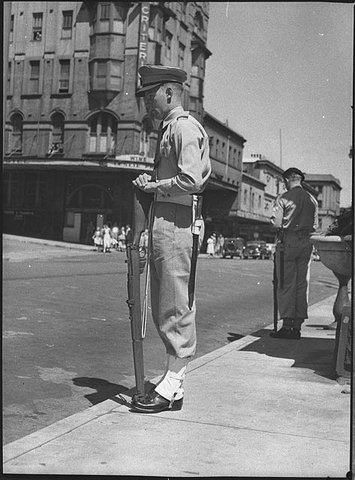 Guard of Honour at the War Memorial, Hunter Street, Newcastle, Remembrance Sunday, 1953 - Hood collection