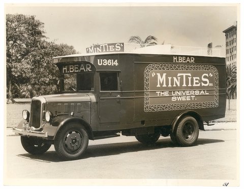 Minties van of H.Bear near the Conservatorium - W.A. Webber, c. 1930