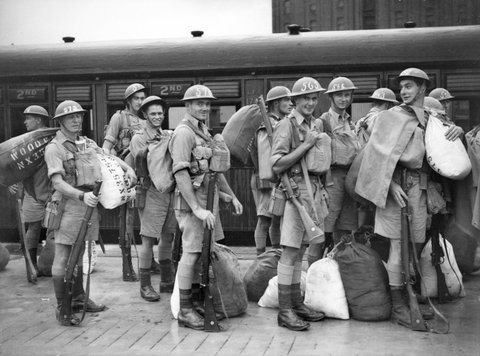 2-19th Australian Infanry Battalion embarking Sydney Feb 1941 (AWM photo 005472)