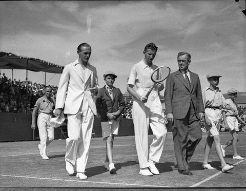 Tennis Umpire, players & ball boys, 16-12-1937, White City, Rushcutters Bay, NSW, Sam Hood
