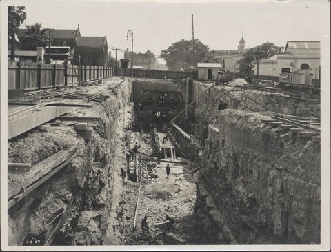 Construction of railway tunnel approach to Sydney Harbour Bridge, 1927