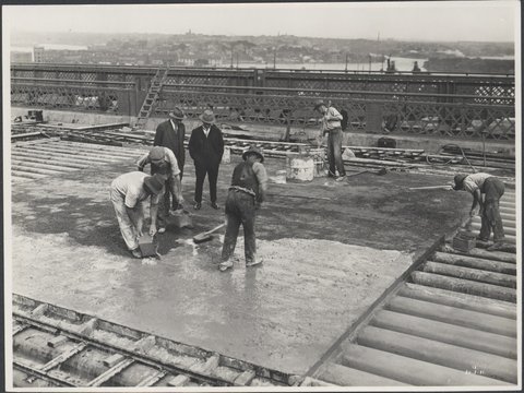 Laying of the surface of the roadway of bridge, 1931