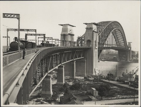 Installing electric cables on Harbour Bridge looking, 1932