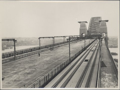 Train tracks on Harbour Bridge, 1932