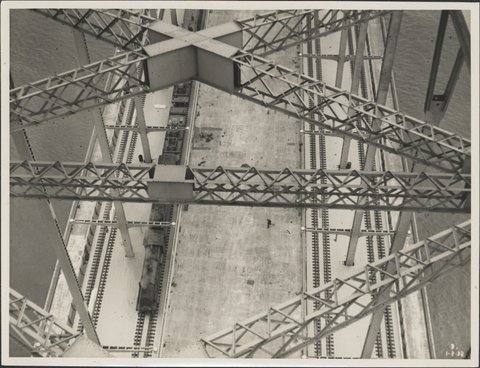 Trains and carriages on Harbour Bridge, 1932
