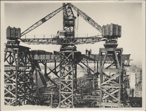 Construction of Span Six of the Sydney Harbour Bridge, 1927