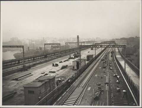 Laying the railway tracks on the Sydney Harbour Bridge, 1932