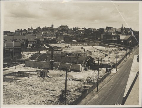 Constructing the northern approach to the Sydney Harbour Bridge, 1927