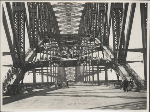 Workmen on the Harbour Bridge, 1932
