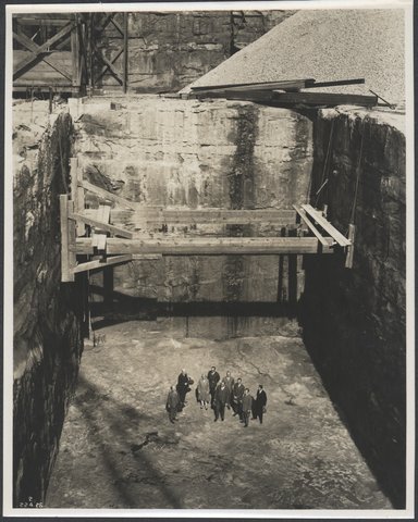 Construction of western skewback for Sydney Harbour Bridge, 1926