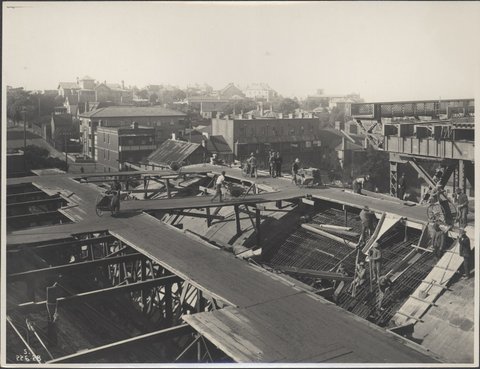 Laying concrete on the Sydney Harbour Bridge, 1928
