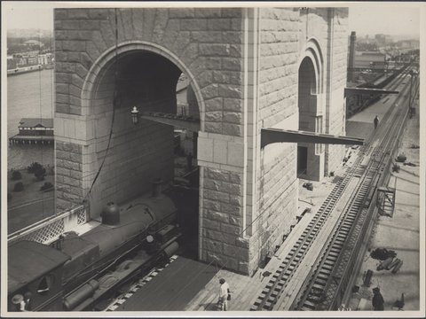 Steam train on south west track of Harbour Bridge, 1932