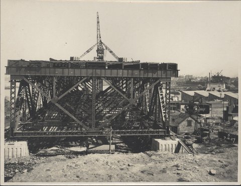 Construction of northern approach to the Sydney Harbour Bridge, 1927