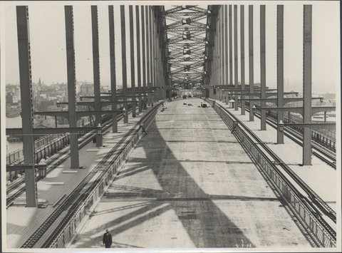 Harbour Bridge main deck looking south, 1932