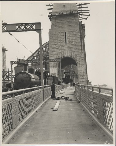 Electrical cables being installed on Harbour Bridge, 1932