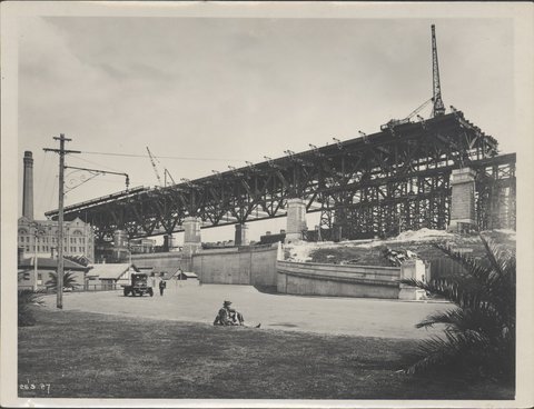 Construction of southern approach to the Sydney Harbour Bridge, 1927