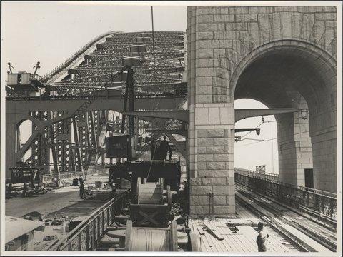 Unrolling electric cable, Harbour Bridge, 1932