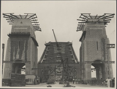 The roadway and pylons of the Harbour Bridge, 1932