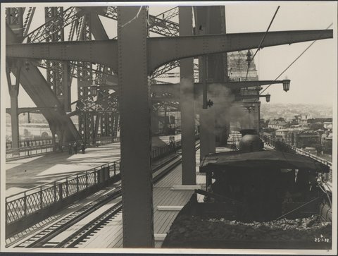 Carriageway electrical wiring on the Harbour Bridge, 1932