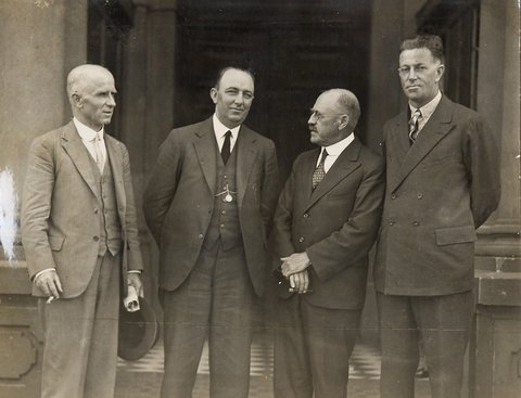 Norman "Wizard" Smith and Don Harkness and two other men (on steps of Sydney Town Hall?), 1926 - 1936, 1926–36