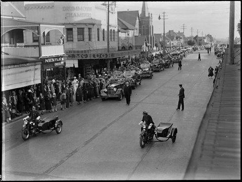 (Sir Tom Henley's?) funeral procession in Lyons Road Drummoyne, 1930