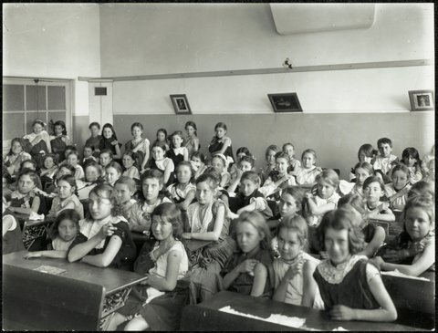 Campsie Public School - small pox vaccination waiting for the lymph to dry, c. 1913