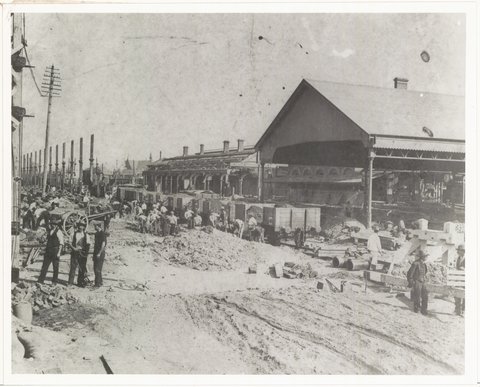 Demolishing second Sydney station at Devonshire Street end, c. 1902