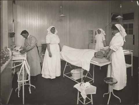 Patient undergoing surgery at the General Treatment Clinic for School Children, Sydney, 1914