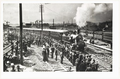 First train leaving new (third) Sydney Station 1906