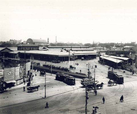 A view of the old Sydney Railway Station on the corner of Devonshire and George Streets (NSW), c. 1900