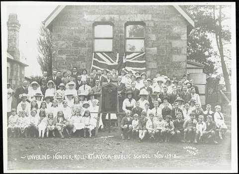 Unveiling honour roll at Avoca Public School, c. 1918