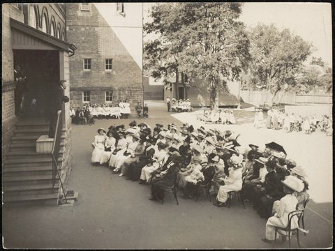 Dulwich Hill Public School Peter Board addressing parents, c. 1909