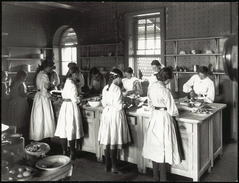 Fort Street Public School - (cookery class), c. 1910