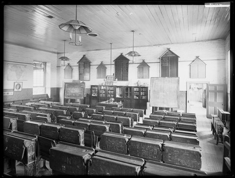 Girls High School, Elizabeth and Castlereagh Streets, Sydney NSW - classroom, c. 1923