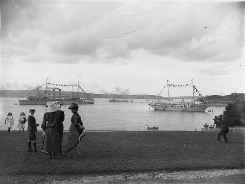 Spectators on the lawn of Government House view the arrival of the first Royal Australian Navy, Sydney, Oct 1913