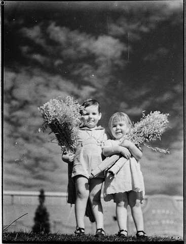 Preparations, Royal Easter Show, 19-3-1937 by Sam Hood