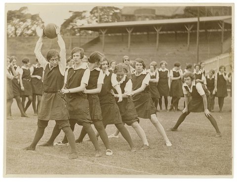School tunnel ball, Sydney University, ca.1930, by Sam Hood, c. 1930
