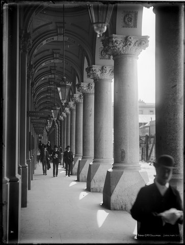 Sydney GPO colonnade, c. 1900
