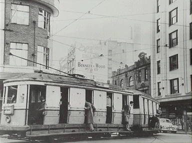 Tram on the corner of Pitt and Park St, 1950