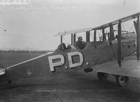 Ray Parer and John McIntosh's arrive in Mascot Aerodrome on completing a flight from England, Sydney, 21 August 1920