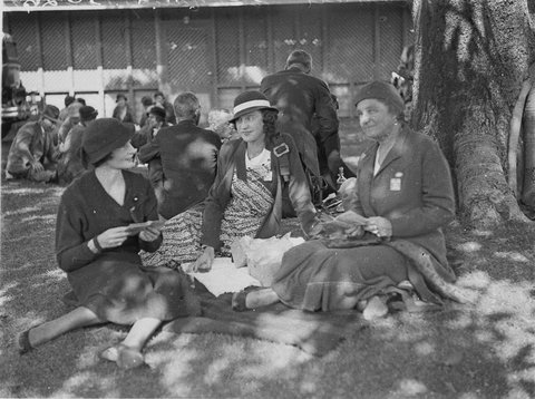 Mrs Marsall's picnic party at Randwick, c.1930, by Sam Hood, c. 1930