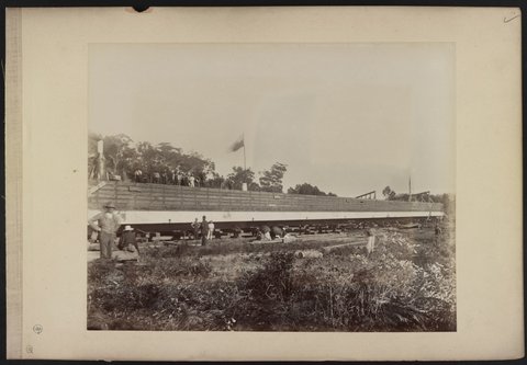 Men atop pontoon to be used in erecting Hawkesbury River Railway Bridge, New South Wales, Australia LCCN2016651636, 1887