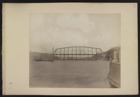 Span of Hawkesbury River Railway Bridge, New South Wales, Australia, on pontoon LCCN2016651650, 1888