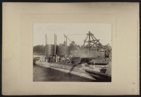 Men on barge with ironwork structure for the Hawkesbury River Railway Bridge, New South Wales, Australia LCCN2016651657, 1888
